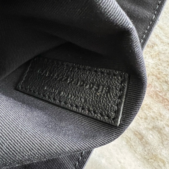 Yves Saint Laurent Black Leather Shoulder Bag with Gold Chain - Picture 7 of 8